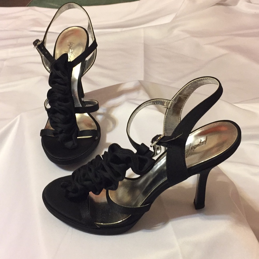 Jacqueline Ferrar black heel shoes